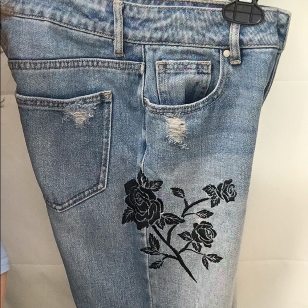 PacSun Floral Embroidered Distressed Denim Mom Jeans Elevated Modern Style - Picture 10 of 10
